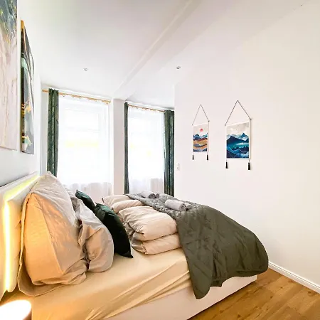 Freundliche Ferienwohnung Mit Regendusche, Kueche, Waschmaschine&Trockner, Tv, Wlan Lipsia Esterno foto