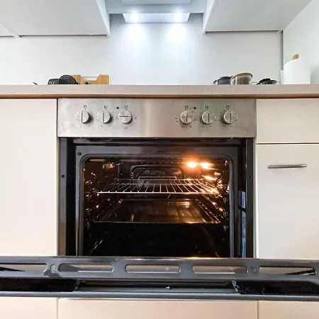 Freundliche Ferienwohnung Mit Regendusche, Kueche, Waschmaschine&Trockner, Tv, Wlan Lipsia Esterno foto