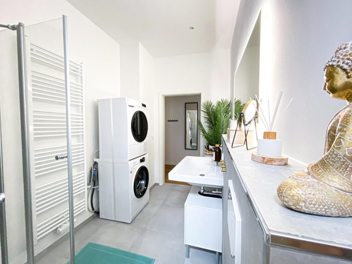Freundliche Mit Regendusche, Kueche, Waschmaschine&trockner, Tv, Wlan Apartment Leipzig