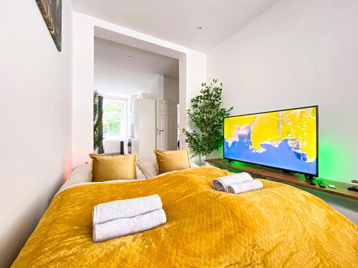 Freundliche Mit Regendusche, Kueche, Waschmaschine&trockner, Tv, Wlan Apartment Leipzig
